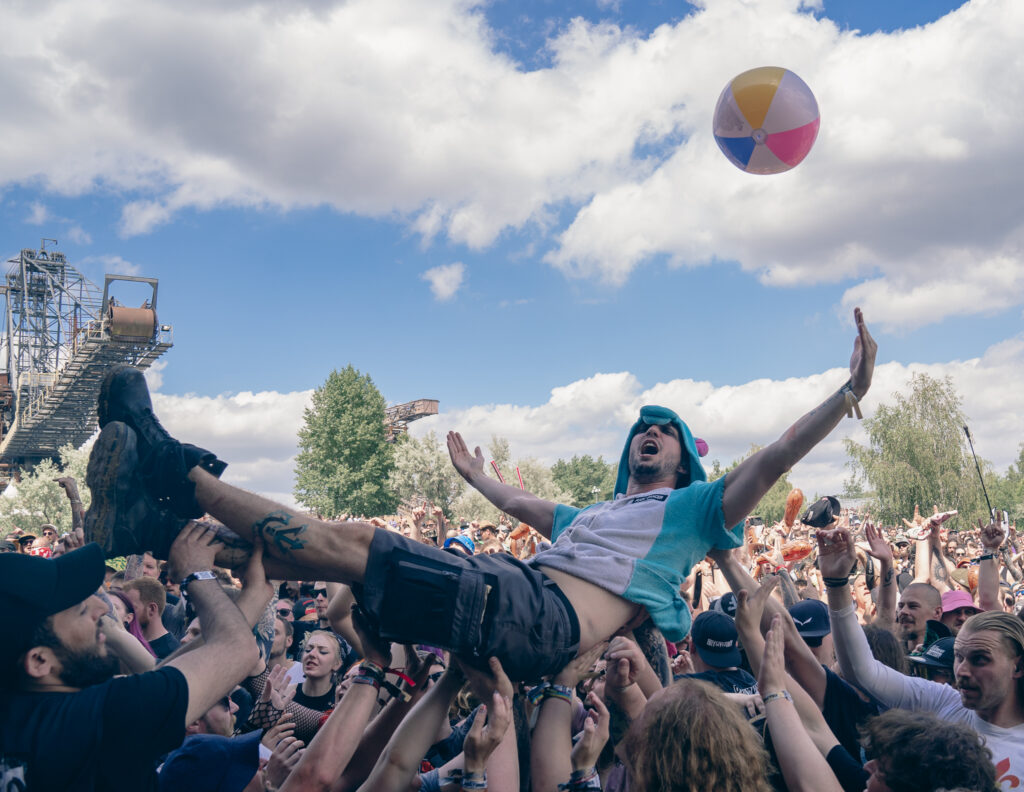 Crowdsurfer bei The Butcher Sisters